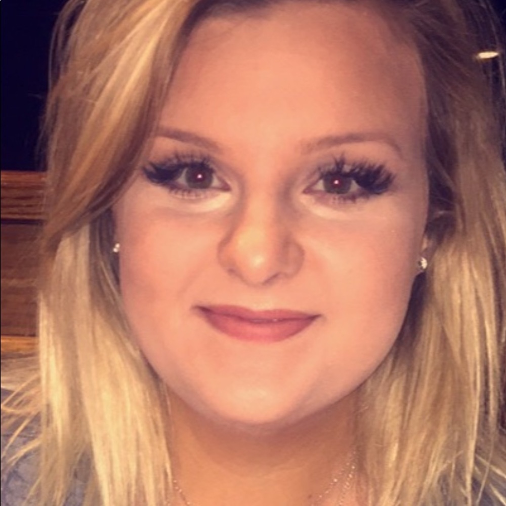 Meet your Posher, Emilee